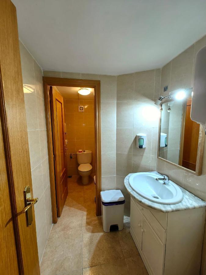 Hostal Siesta & Go Nuevos Ministerios マドリード エクステリア 写真