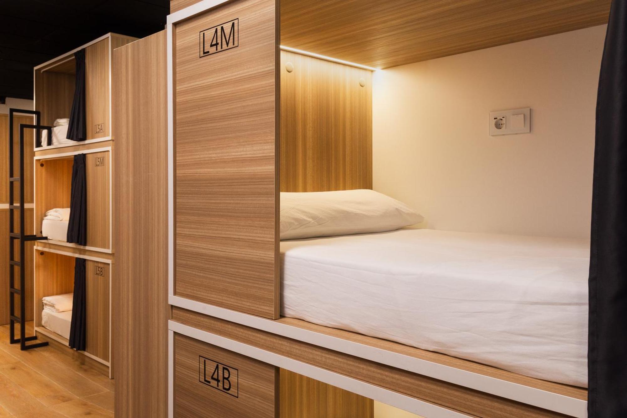 Hostal Siesta & Go Nuevos Ministerios マドリード エクステリア 写真