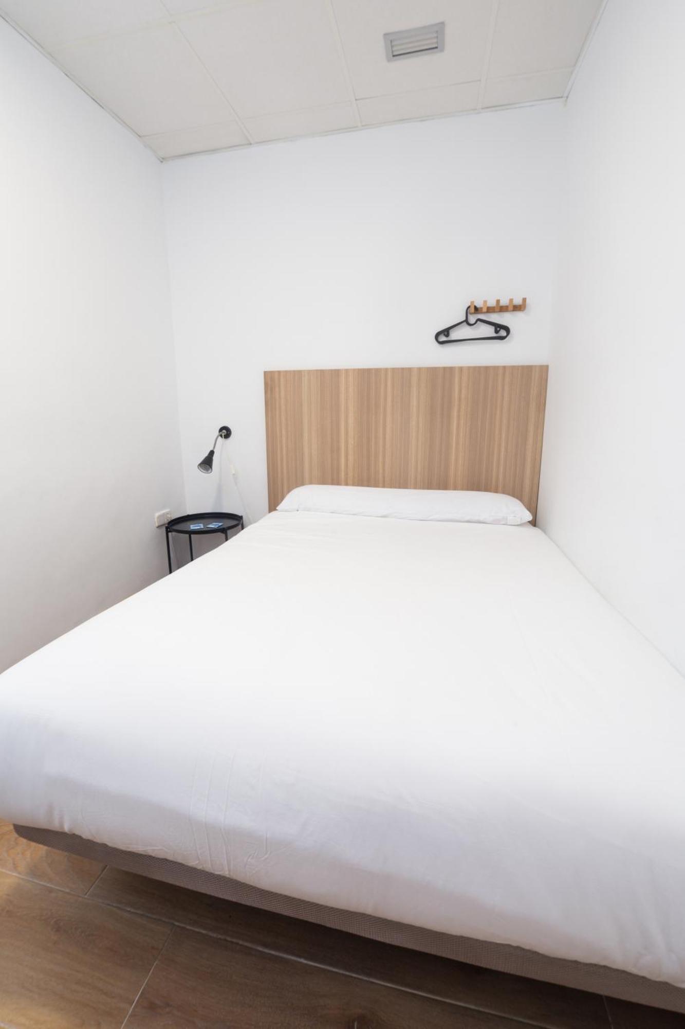 Hostal Siesta & Go Nuevos Ministerios マドリード エクステリア 写真