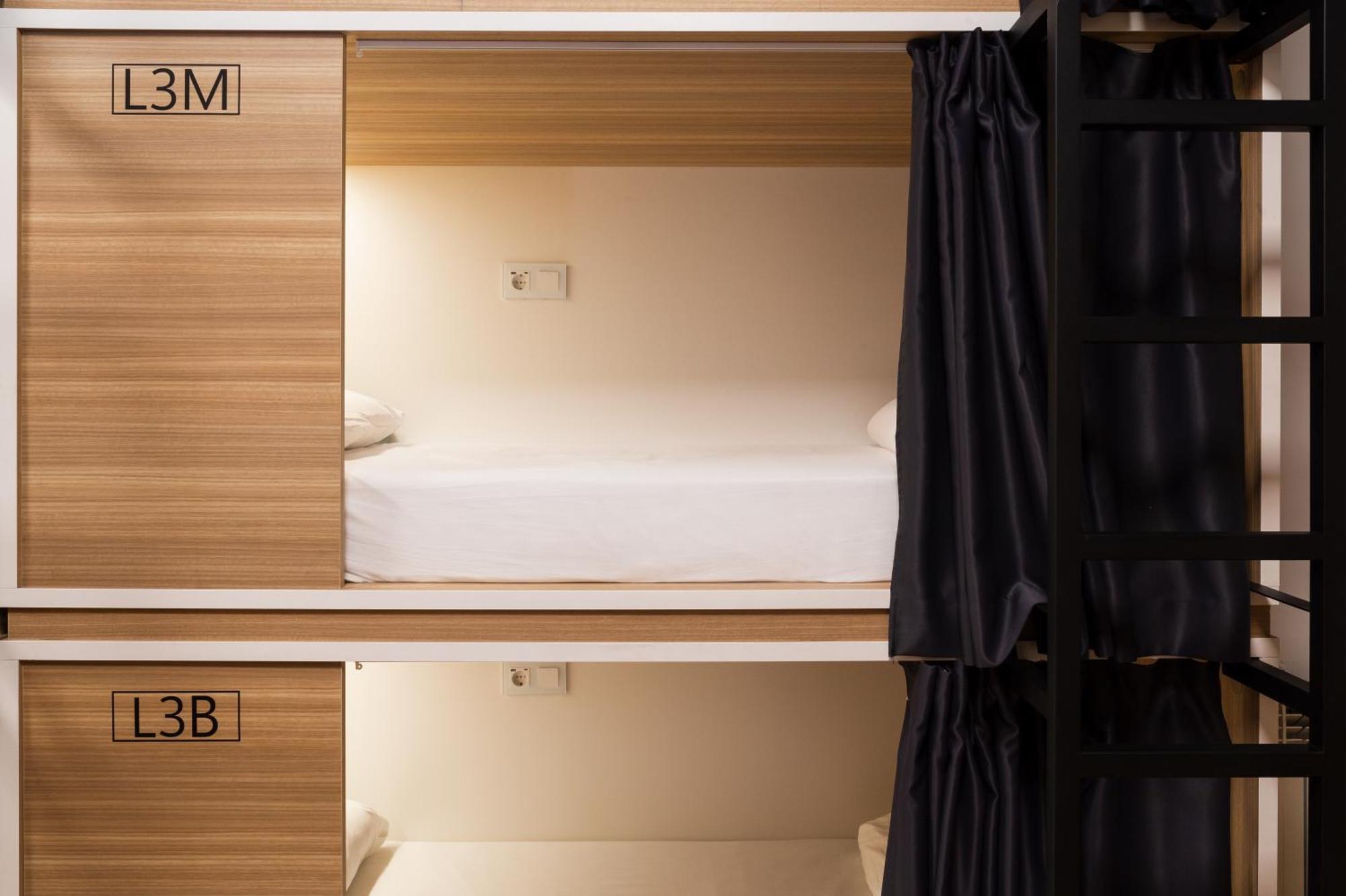Hostal Siesta & Go Nuevos Ministerios マドリード エクステリア 写真