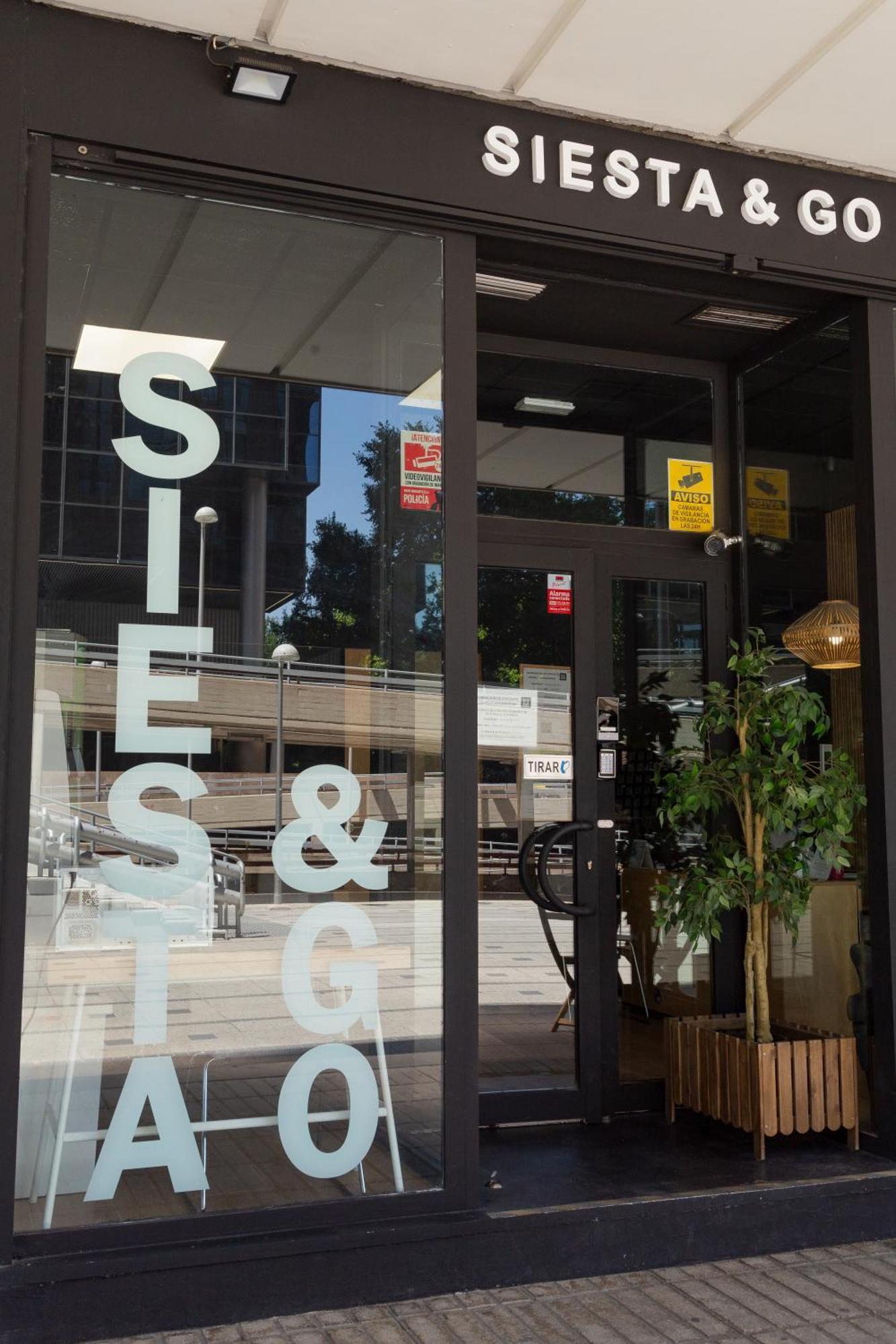 Hostal Siesta & Go Nuevos Ministerios マドリード エクステリア 写真