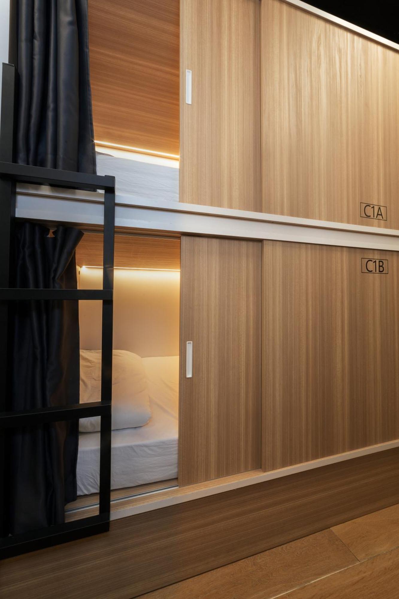Hostal Siesta & Go Nuevos Ministerios マドリード エクステリア 写真